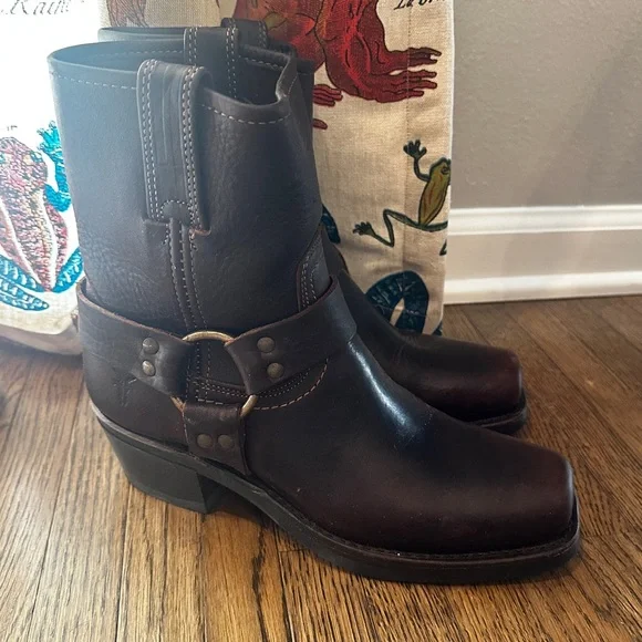 Frye dark brown pull on heeled harness moto booties size 7.5 excellent condition